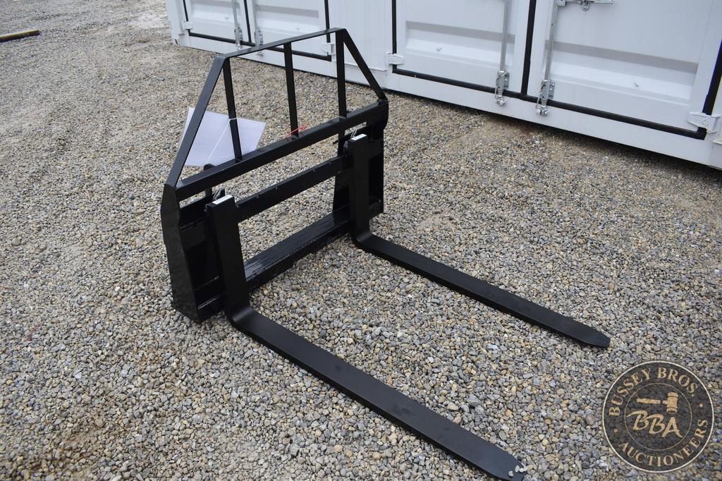 Fork, Pallet AGT INDUSTRIAL SKIDSTEER PALLET FORKS 25696