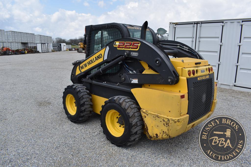 2014 NEW HOLLAND L225 26242