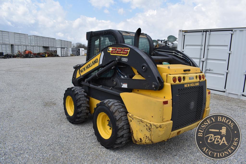 2014 NEW HOLLAND L225 26242