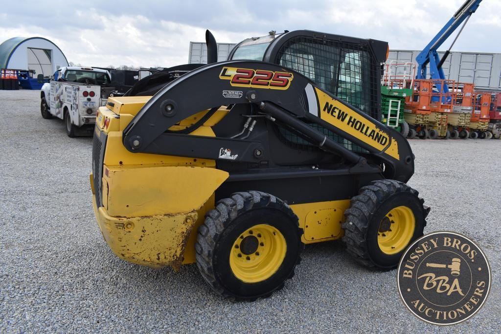 2014 NEW HOLLAND L225 26242