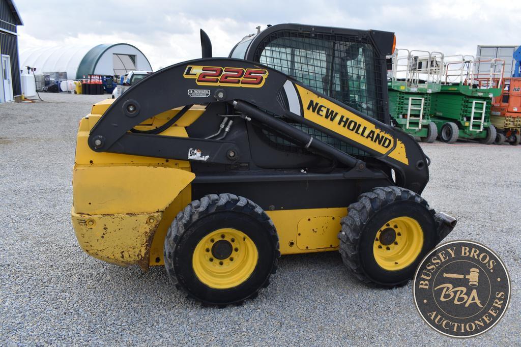2014 NEW HOLLAND L225 26242