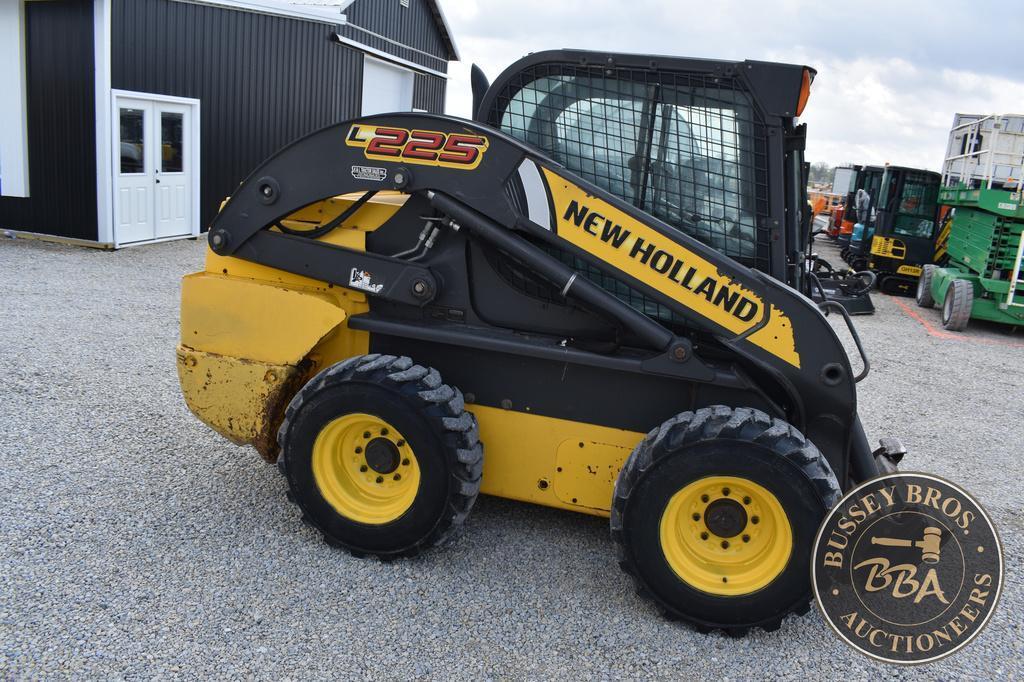 2014 NEW HOLLAND L225 26242