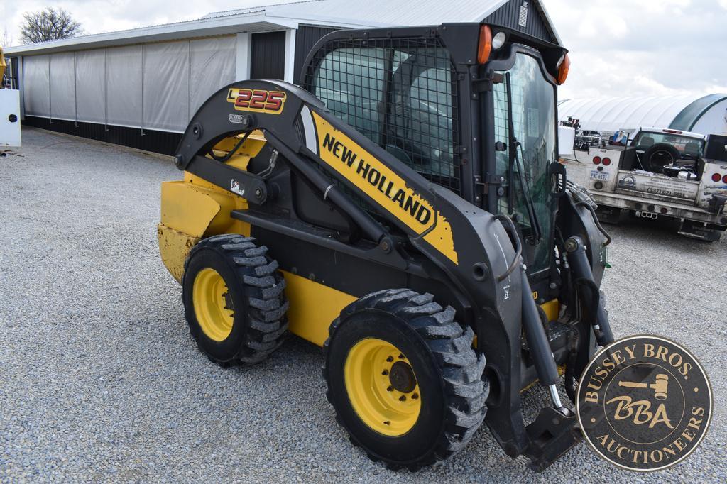 2014 NEW HOLLAND L225 26242