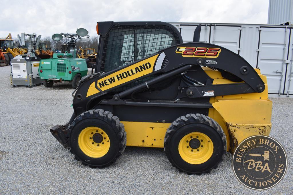 2014 NEW HOLLAND L225 26242