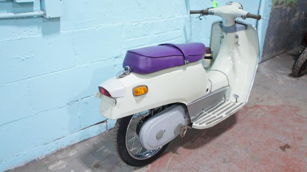 1965 FUJI RABBIT 90  Scooter