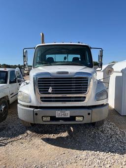 2010 Freightliner Business Class M2 - Single Axle Automatic transmission, Mercedes Benz Power