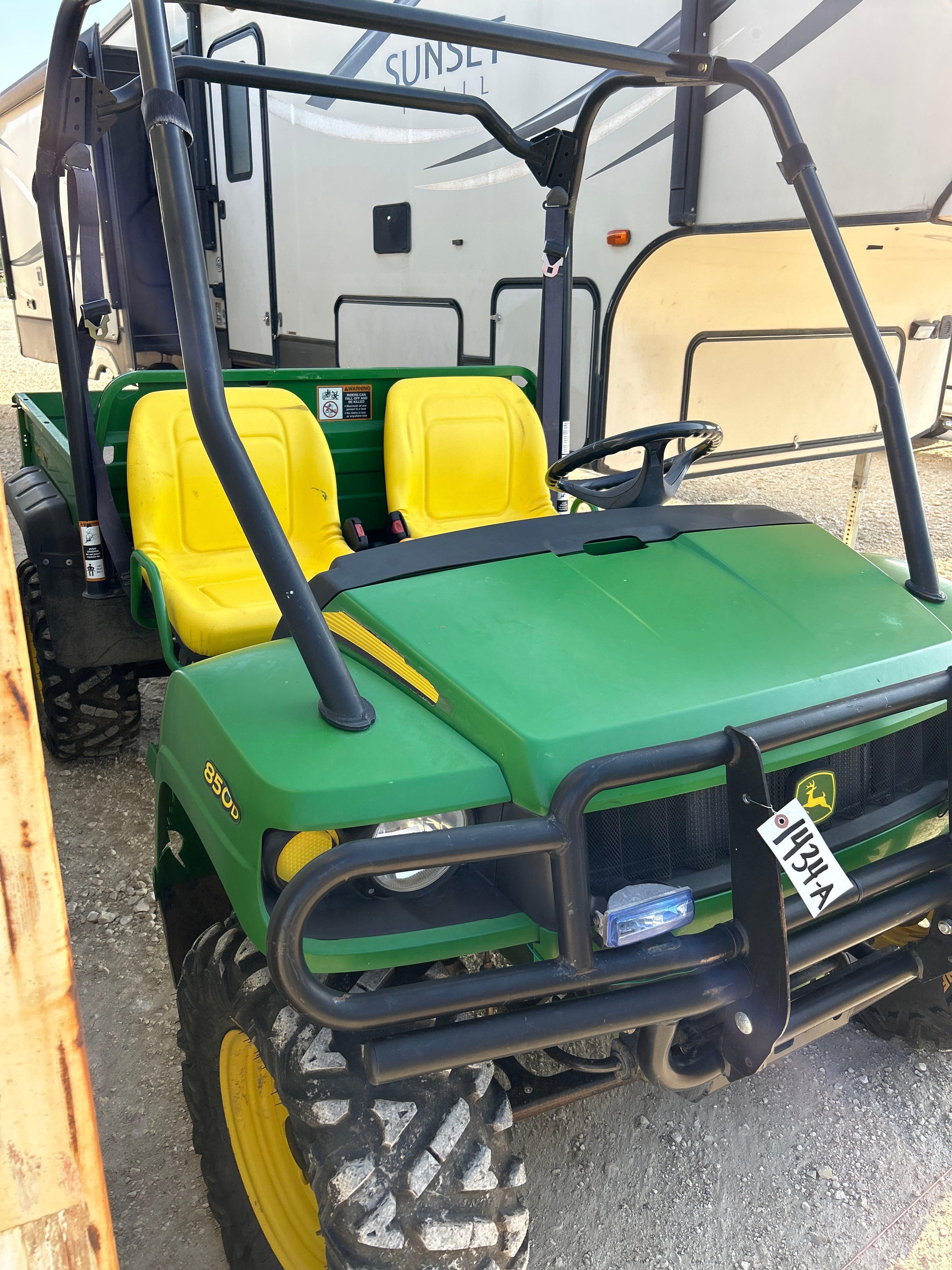 John Deere 850D Diesel, LED Lights 611 Hours No title