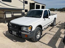 1999 Toyota Extended Cab 4WD Truck Auto Transmission Tool Box, Bed Rails, Grill Guard Possible Fuel