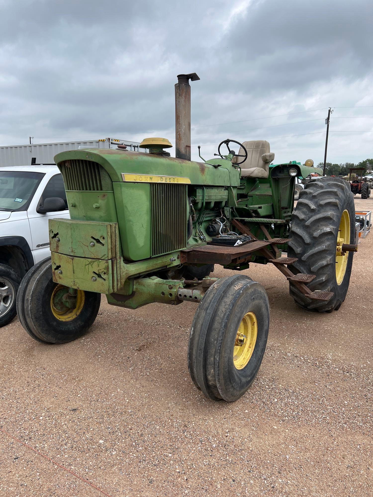 John Deere 4620 - Runs & Works as it Should. Local Farm Sell-Out