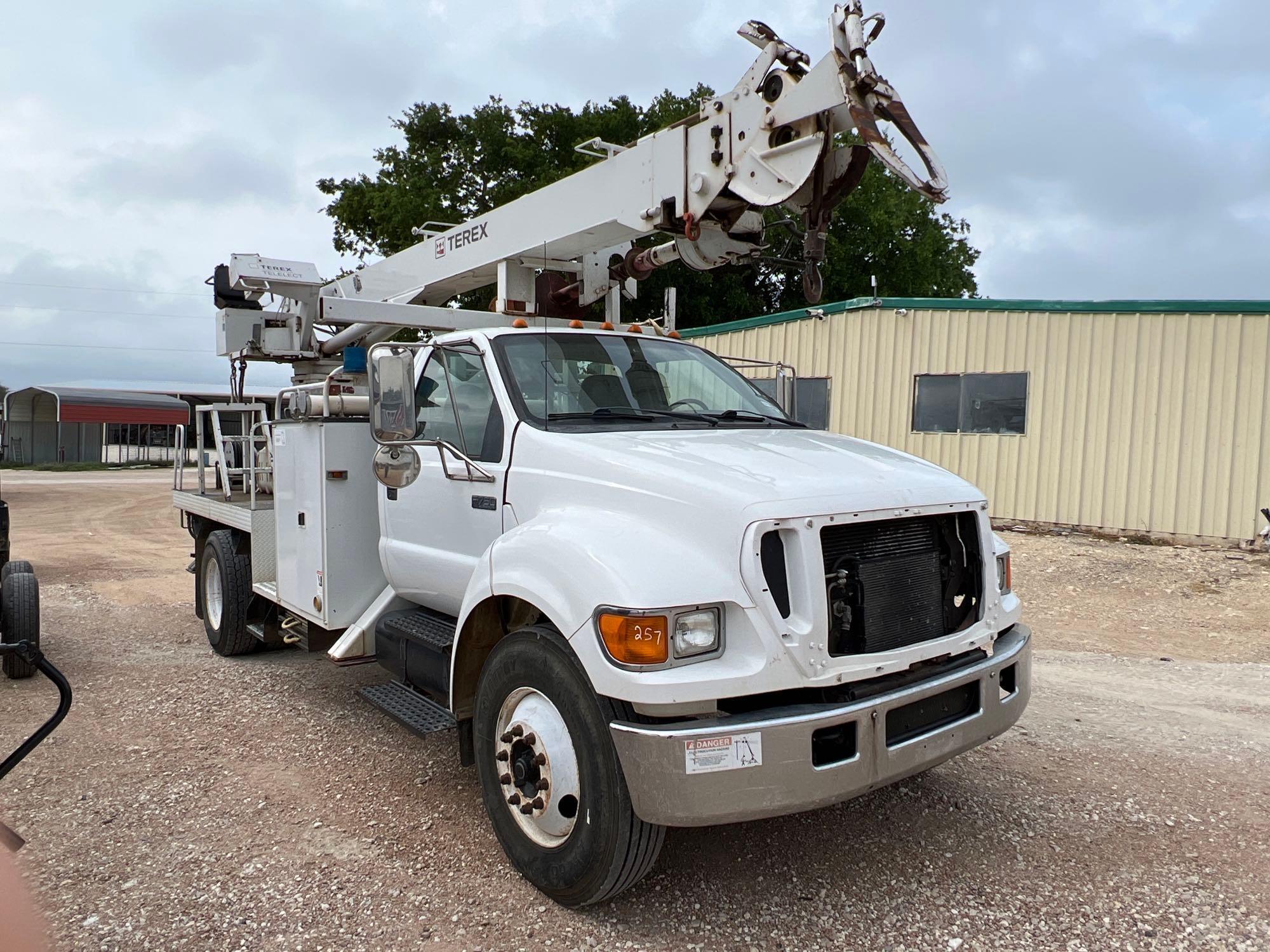 2006 Ford F750 300HP Cat C7 Engine. Allison Auto Transmission Terex Telelect Unit. Commander CH047