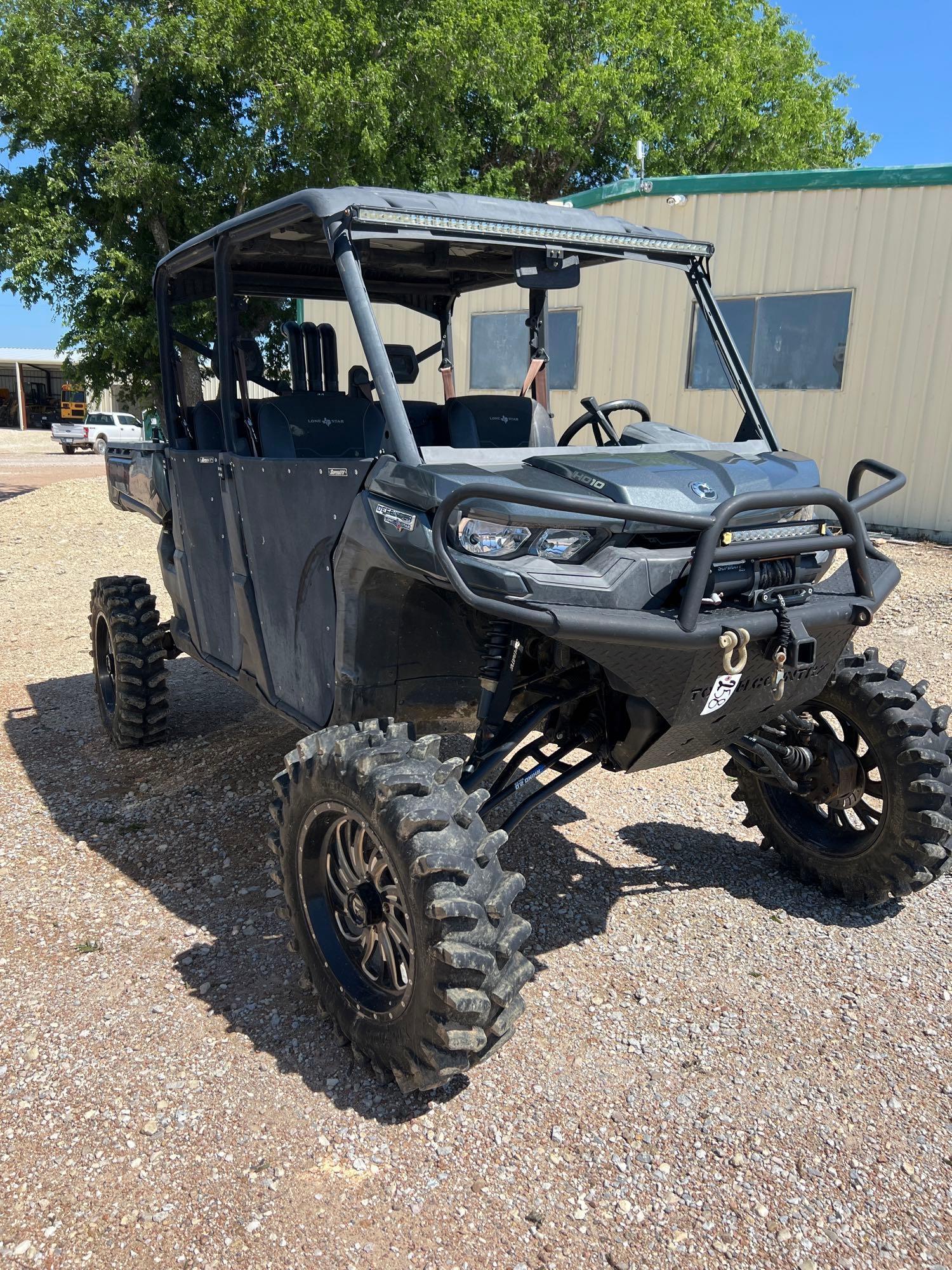 2020 Canam HD 10 Defender with power steering, top, front bumper lift kit and portal axles Approx