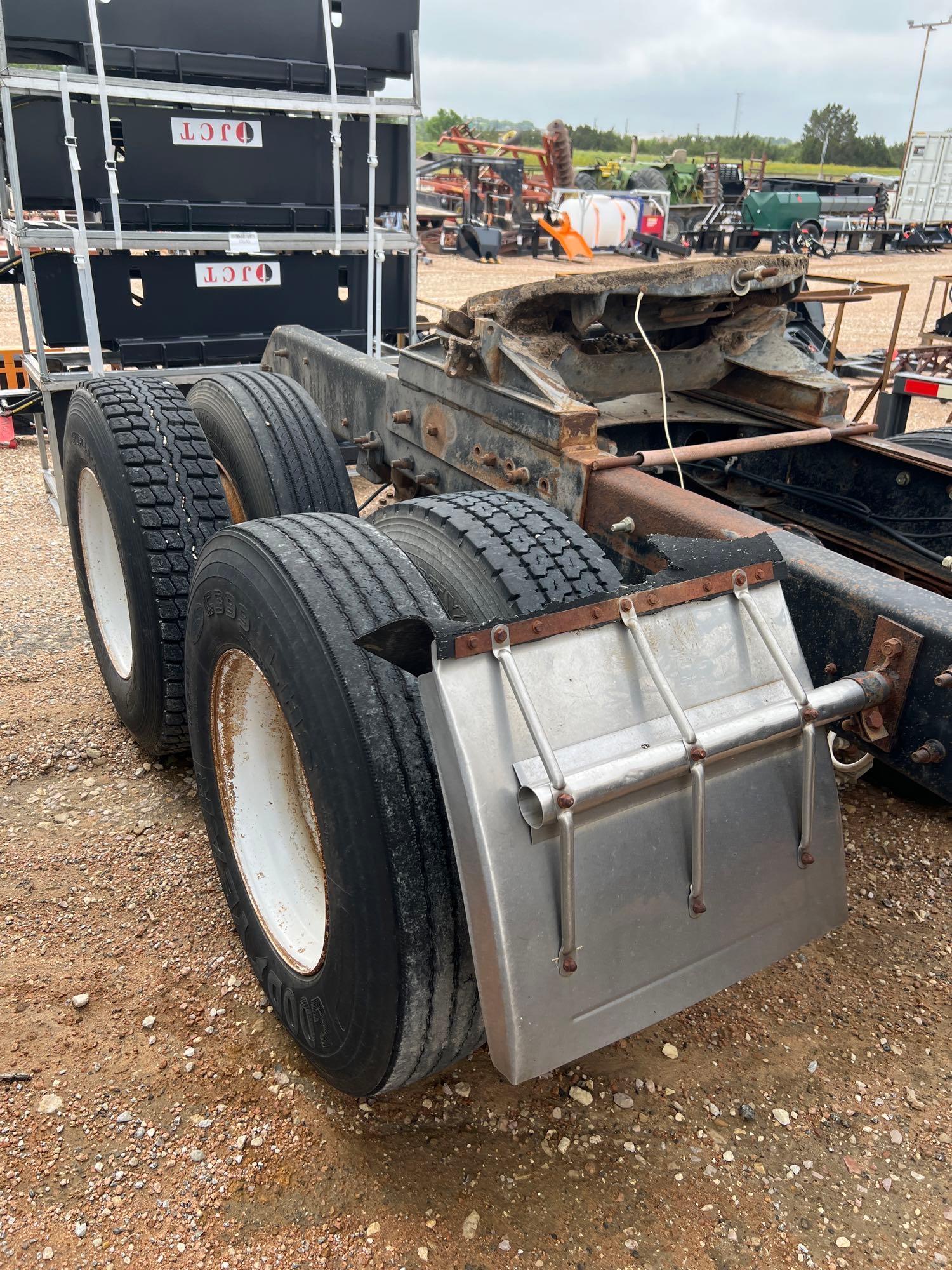 1997 Mack Model CH613 Truck with E7-350 Mack Engine PTO Pump 10-Speed Eaton Transmission passenger