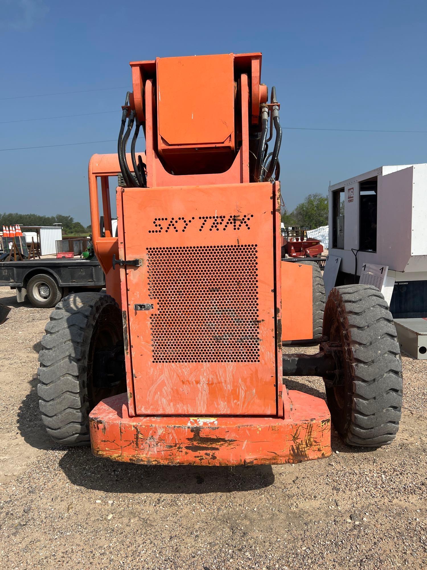 JLG 6042 Telehandler with 48" Forks Shows 264 HRS hour meter replaced at 4400 hors runs and works