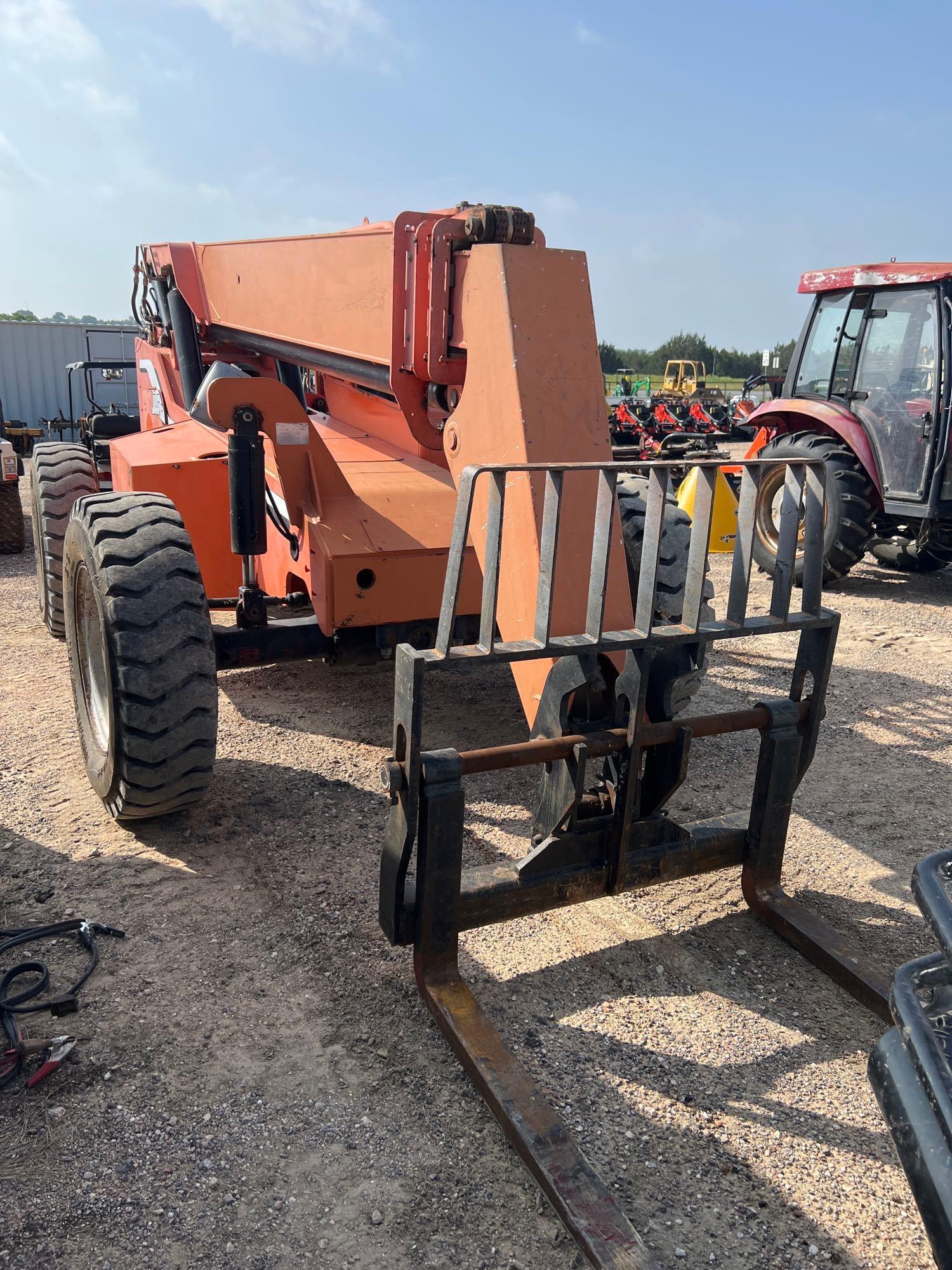 JLG 6042 Telehandler with 48" Forks Shows 264 HRS hour meter replaced at 4400 hors runs and works