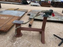 Metal Vise Stand with Flat Anvil