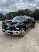 2024 Chevy 3500 LTZ Duramax diesel 4 x 4 dually. 90,000 miles 1 owner some damage passenger side
