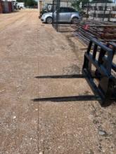 Unused skid steer double spear single round bale hay spear