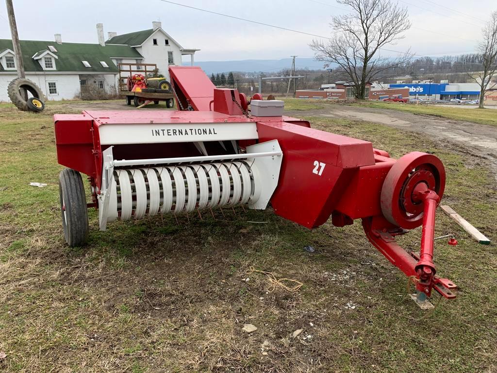 International 27 Square Baler