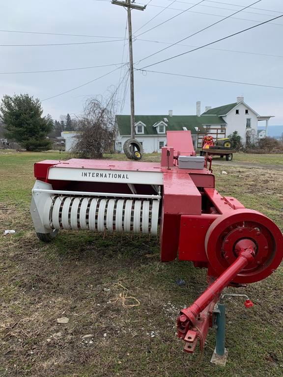 International 27 Square Baler