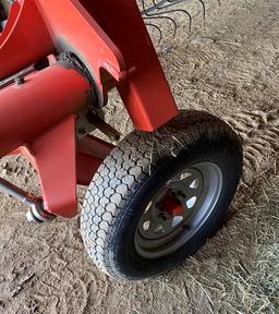 KUHN SR108 Hydraulic Wheel Rake with Kicker Wheel