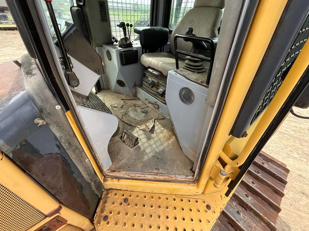 2002 John Deere 850C with Winch