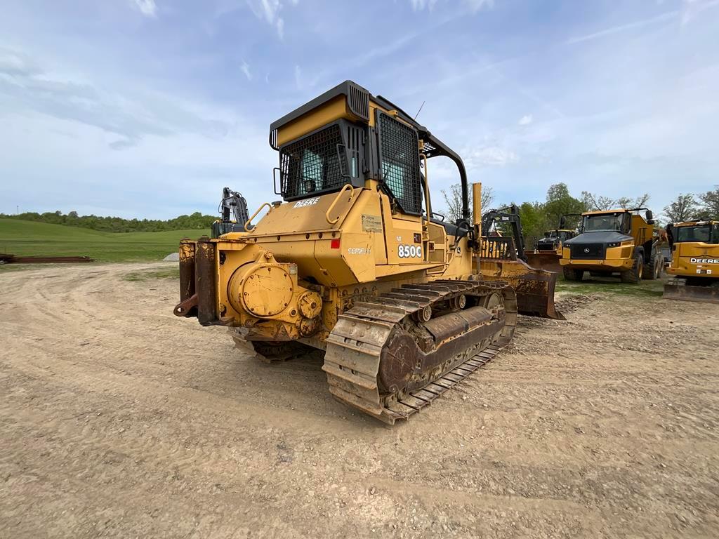 2002 John Deere 850C with Winch