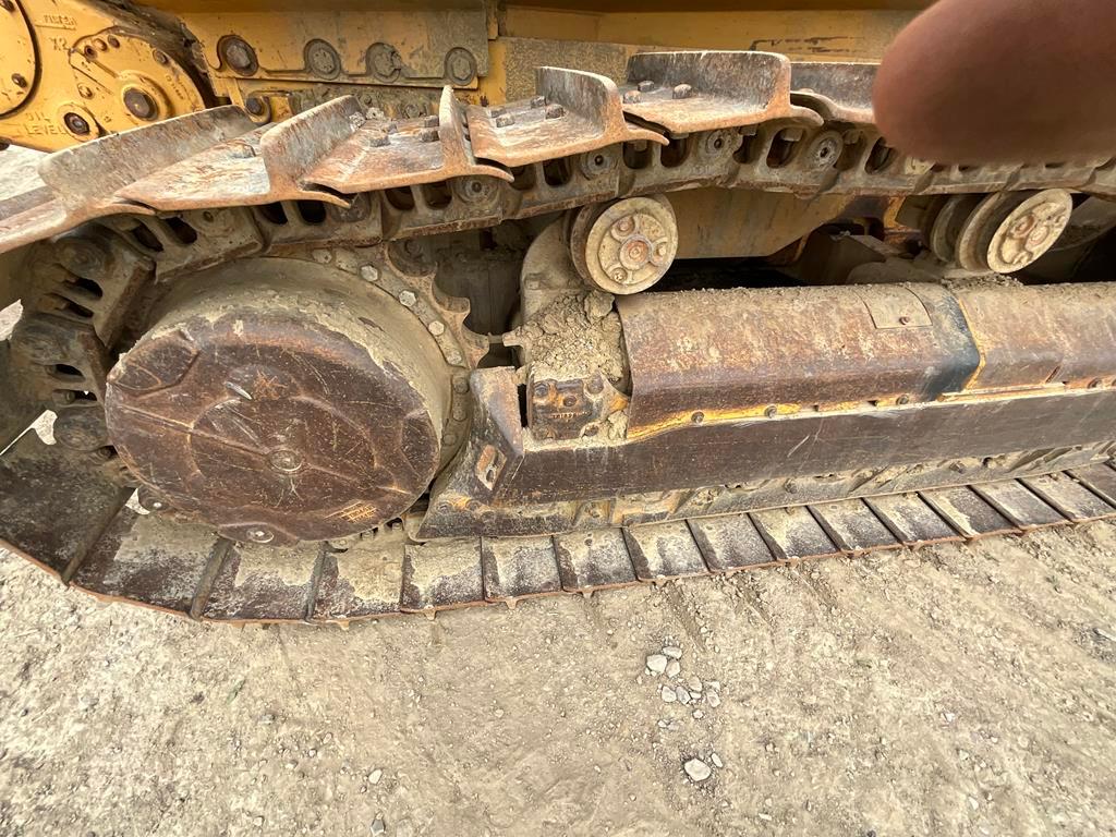 2002 John Deere 850C with Winch