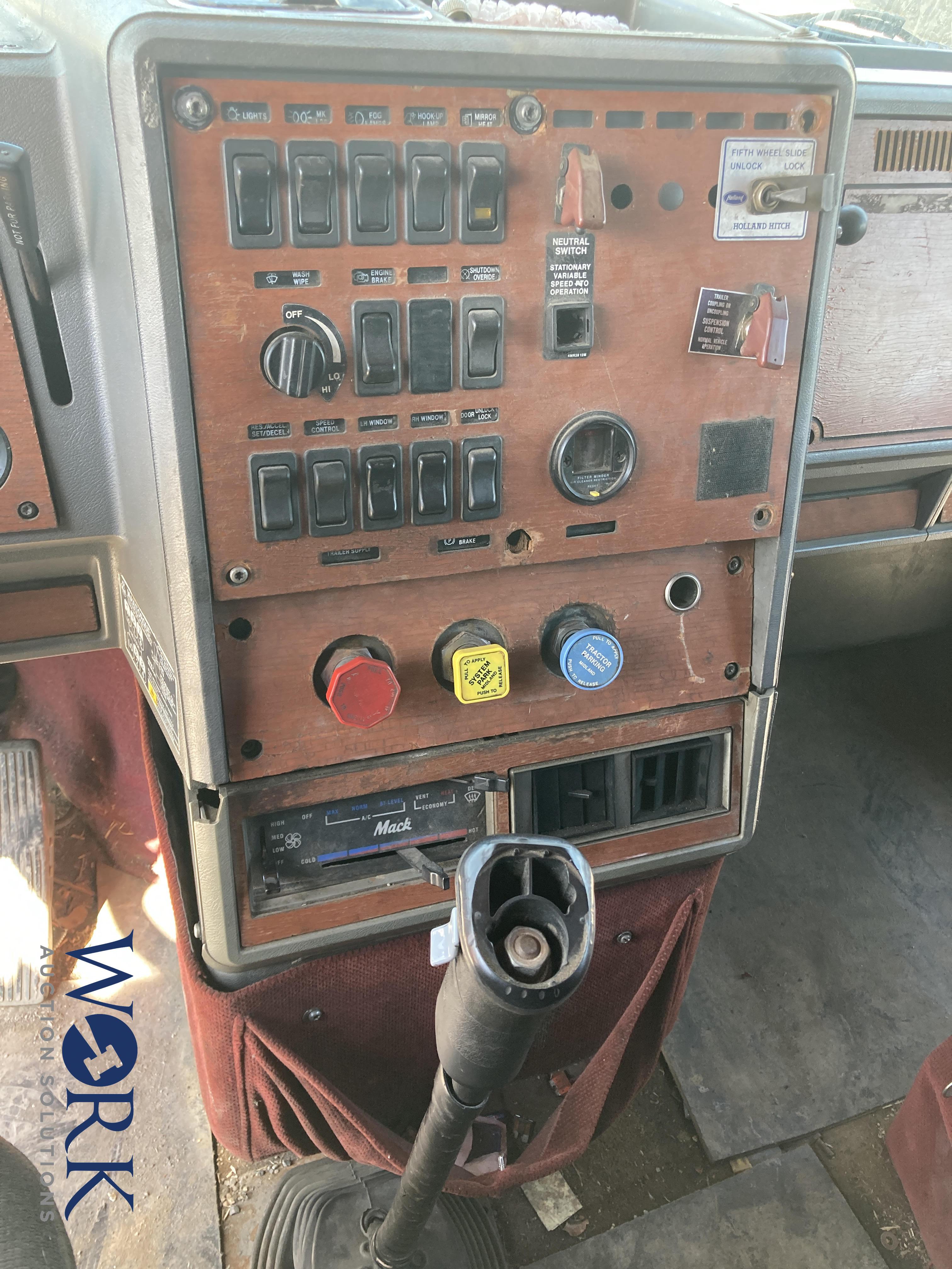 1991 Mack CH613