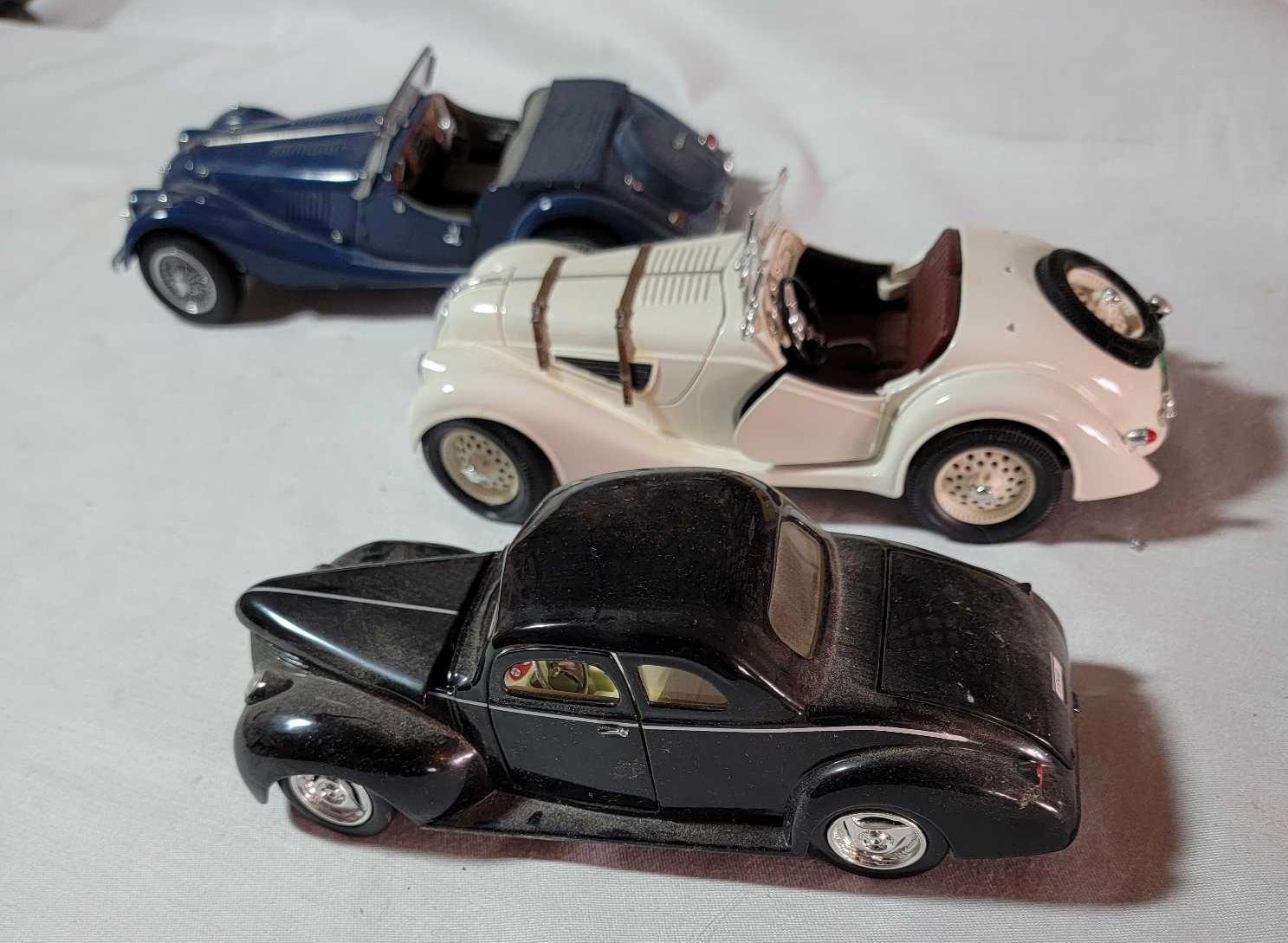12 MODEL DISPLAY CARS