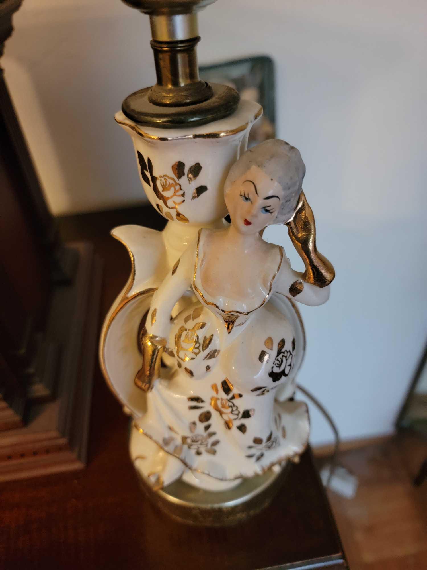 WALL DECORATIONS AND KNICK- KNACKS
