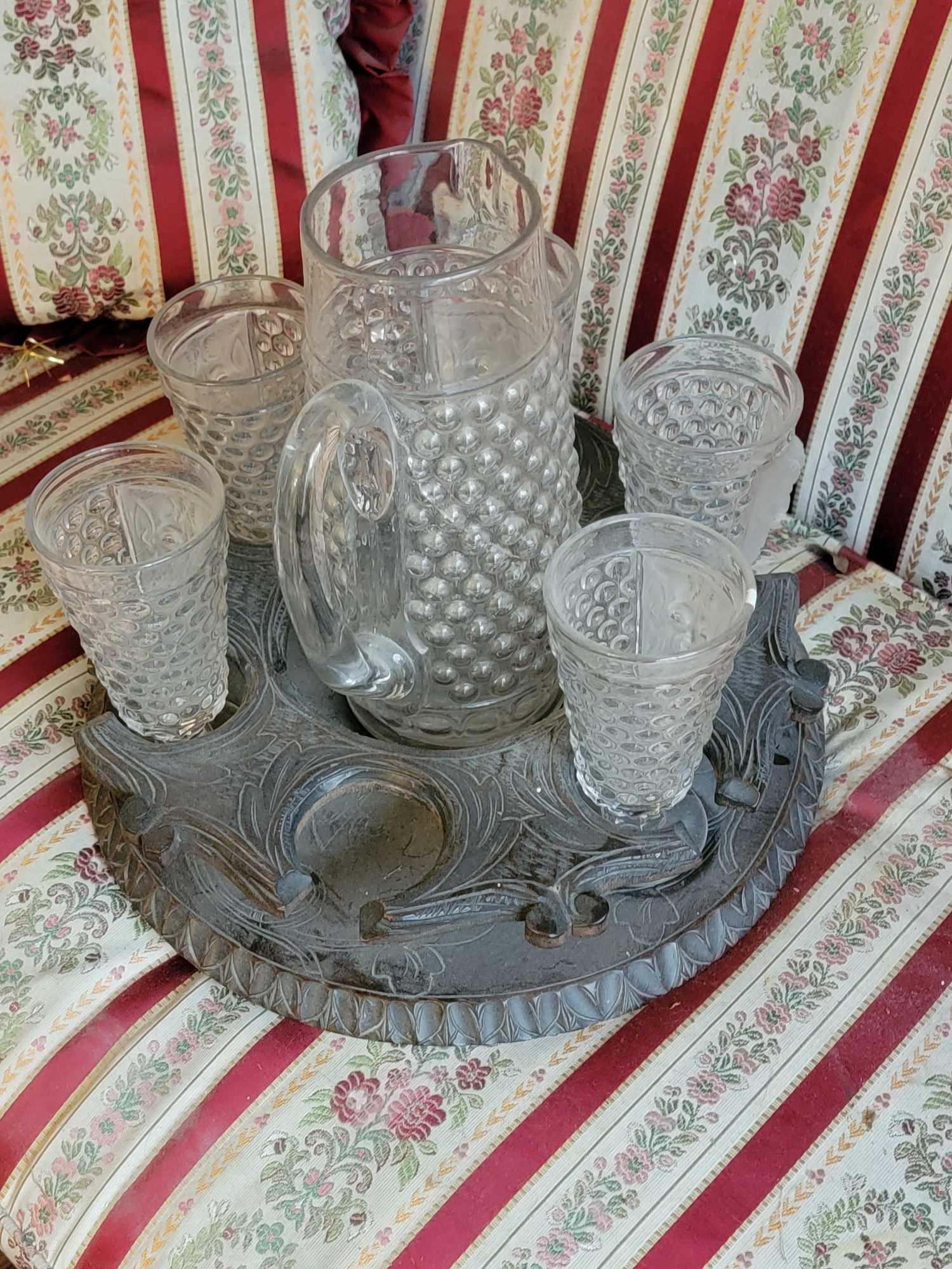 WALL DECORATIONS AND KNICK- KNACKS