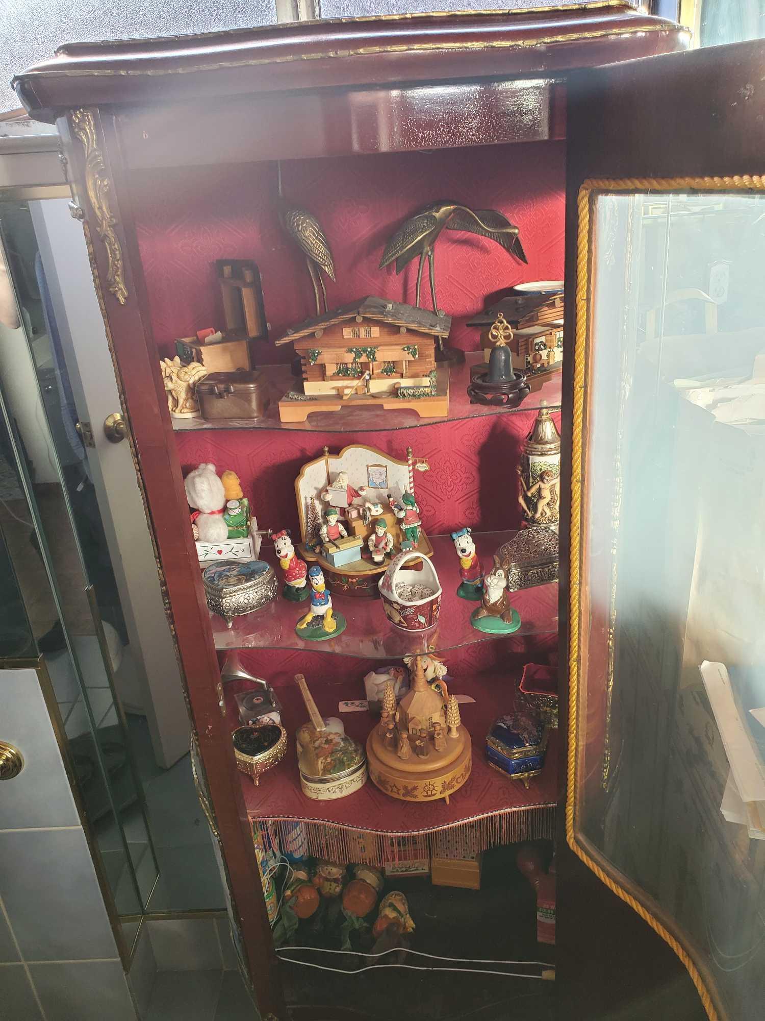 DISPLAY CABINET WITH CONTENTS