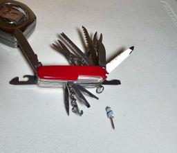 VICTORINOX SWISS ARMY KNIFE
