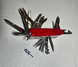VICTORINOX SWISS ARMY KNIFE