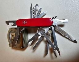 VICTORINOX SWISS ARMY KNIFE