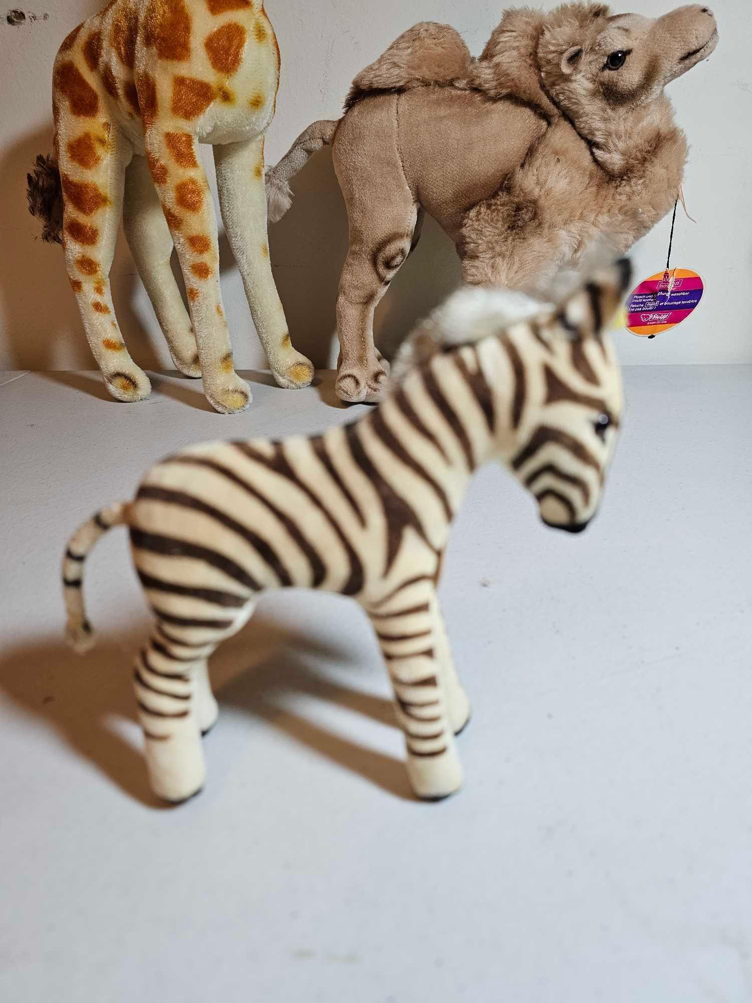 6 STEIFF WILD PLAINS ANIMALS