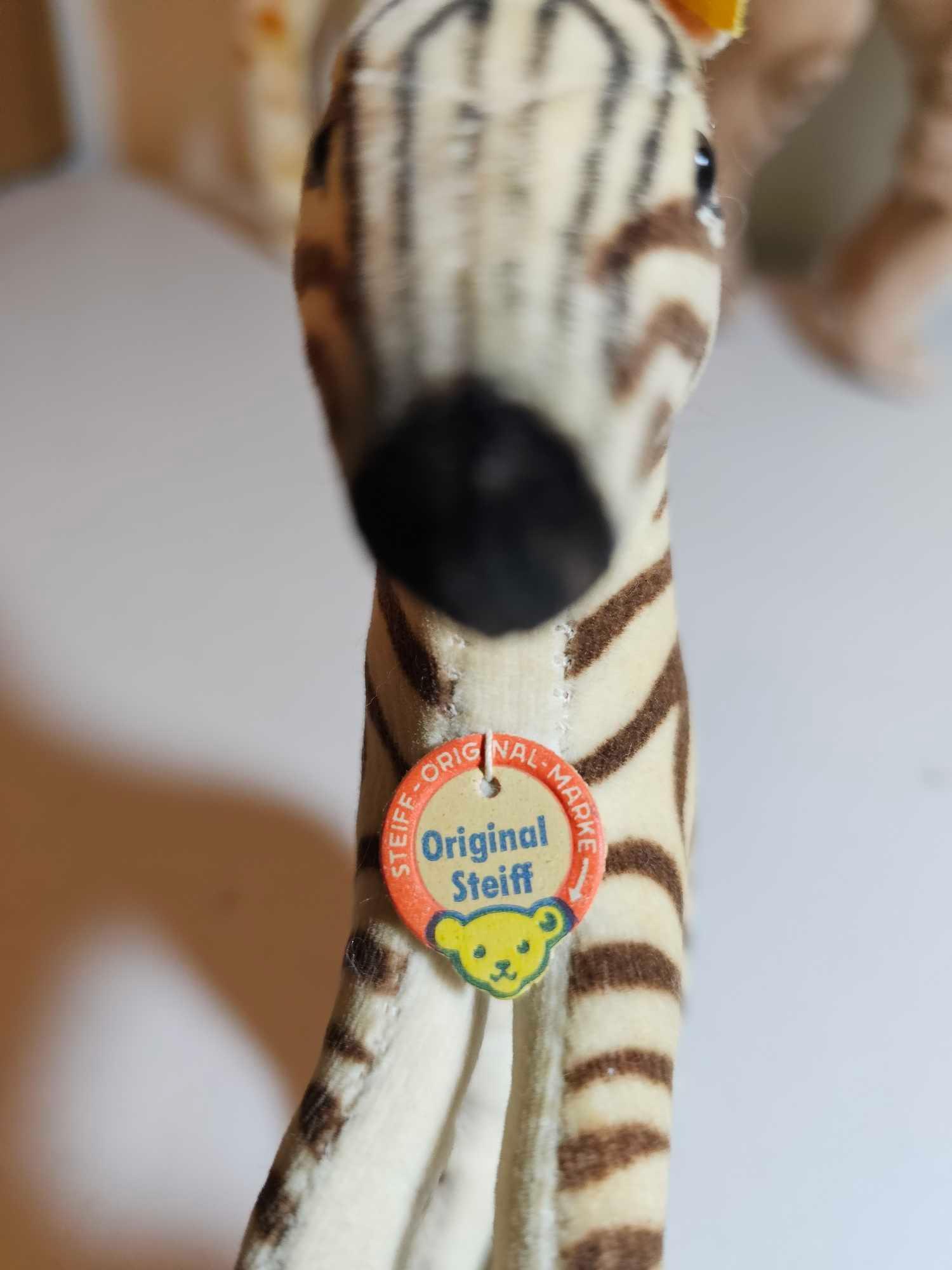 6 STEIFF WILD PLAINS ANIMALS