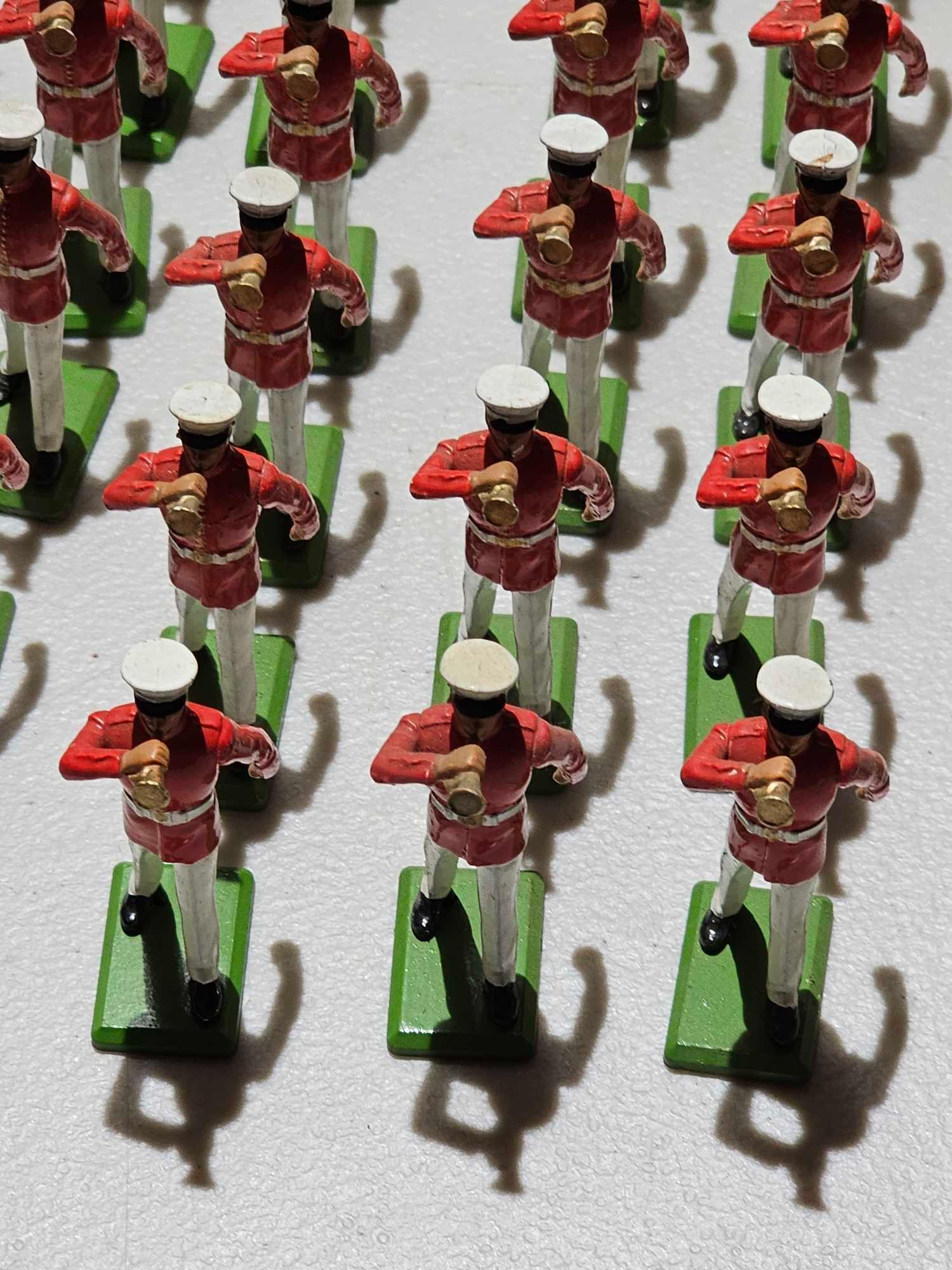 BRITIANS METAL USMC DRUM AND BUGLE CORP SOLDIERS