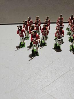 BRITIANS METAL USMC DRUM AND BUGLE CORP SOLDIERS