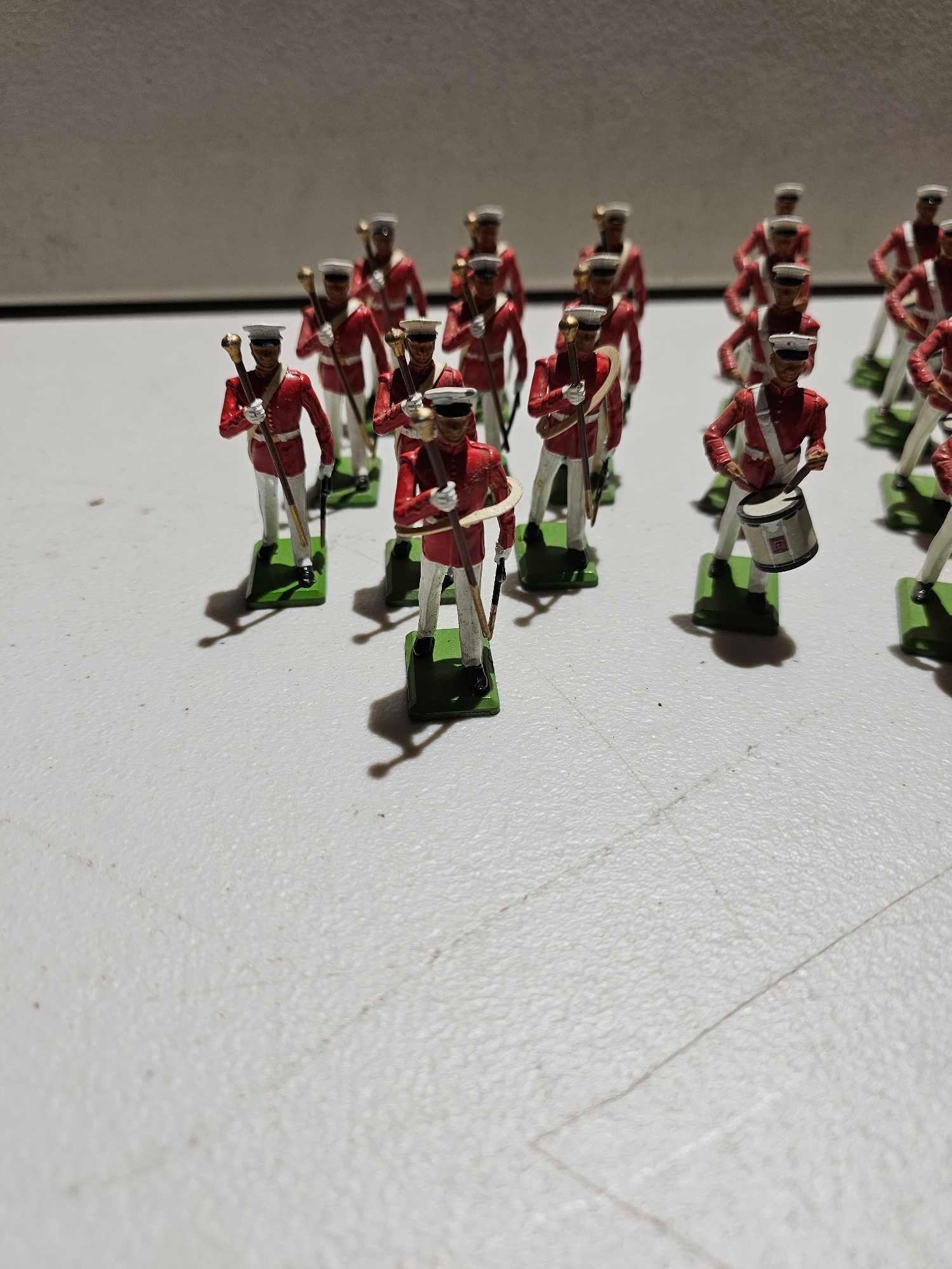 BRITIANS METAL USMC DRUM AND BUGLE CORP SOLDIERS