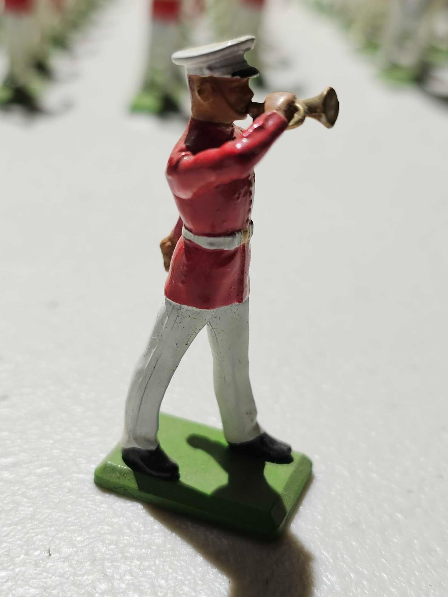 BRITIANS METAL USMC DRUM AND BUGLE CORP SOLDIERS