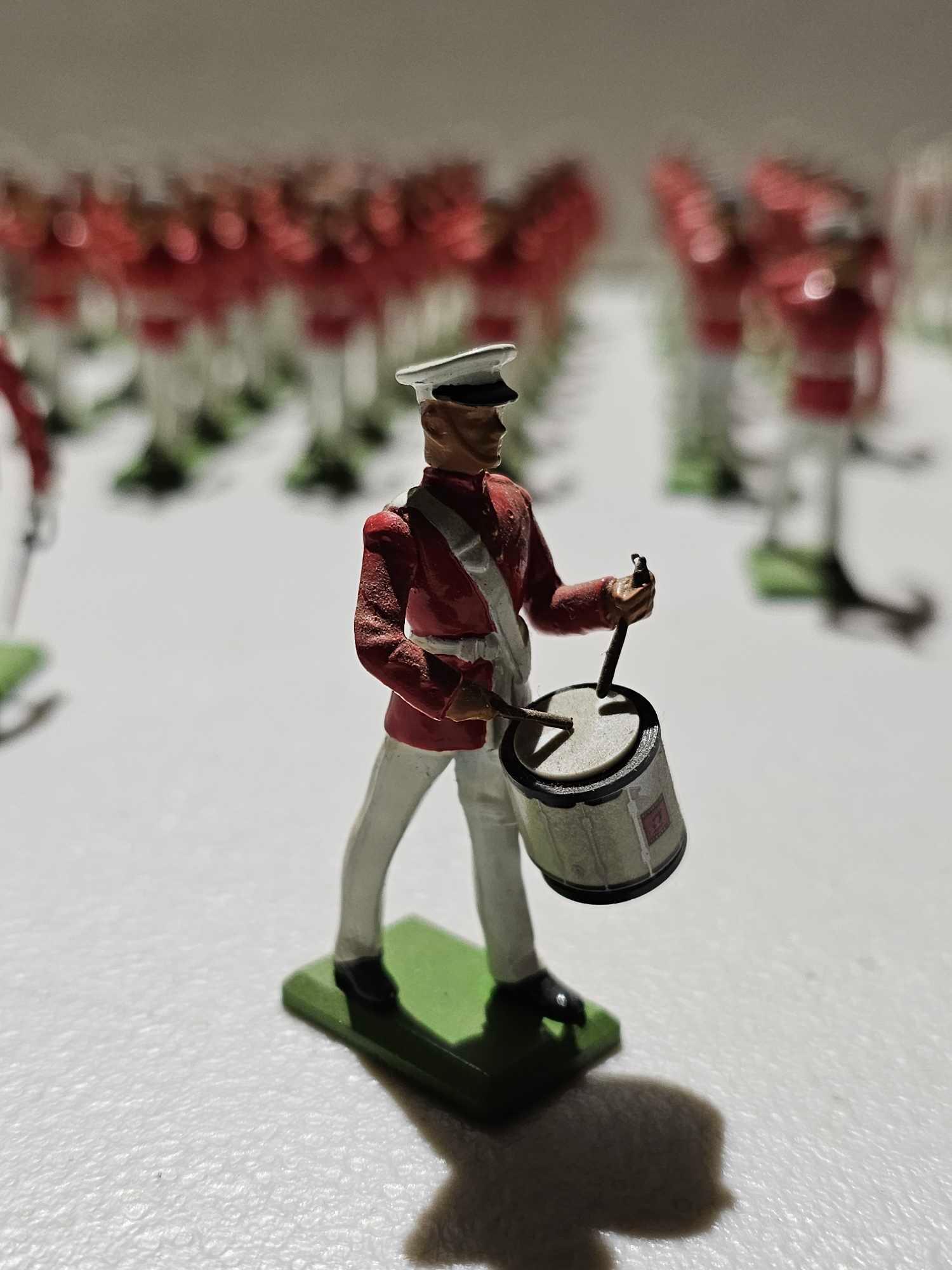 BRITIANS METAL USMC DRUM AND BUGLE CORP SOLDIERS