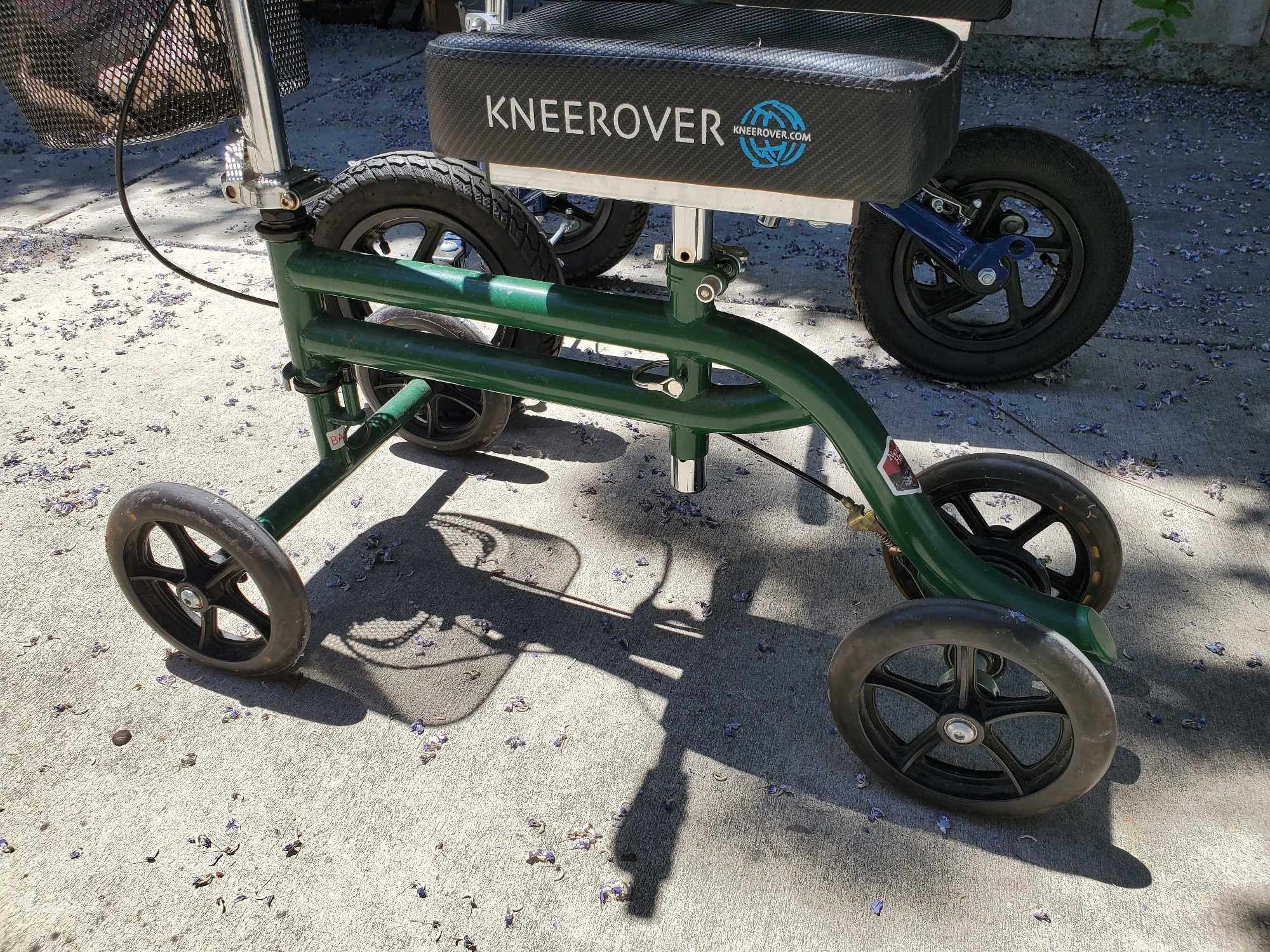 3 KNEE SCOOTERS