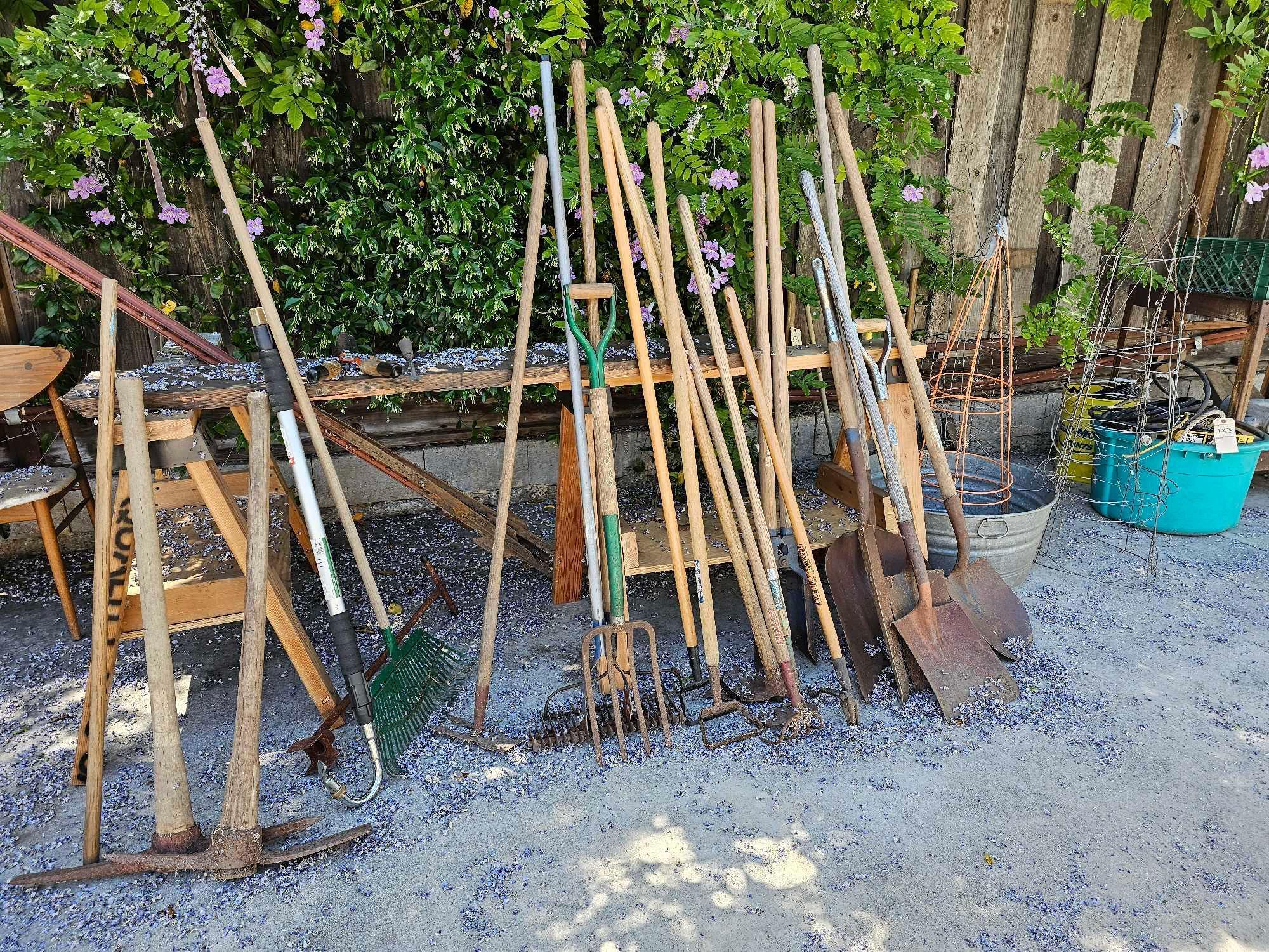 LARGE GROUP OF OUTDOOR SHOVELS