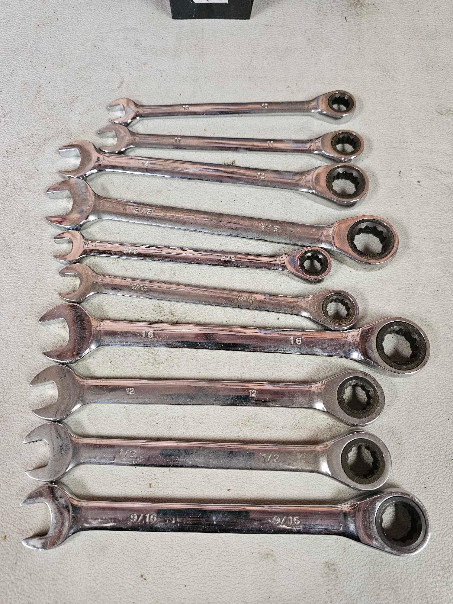 MIXED LOT OF WRENCHES