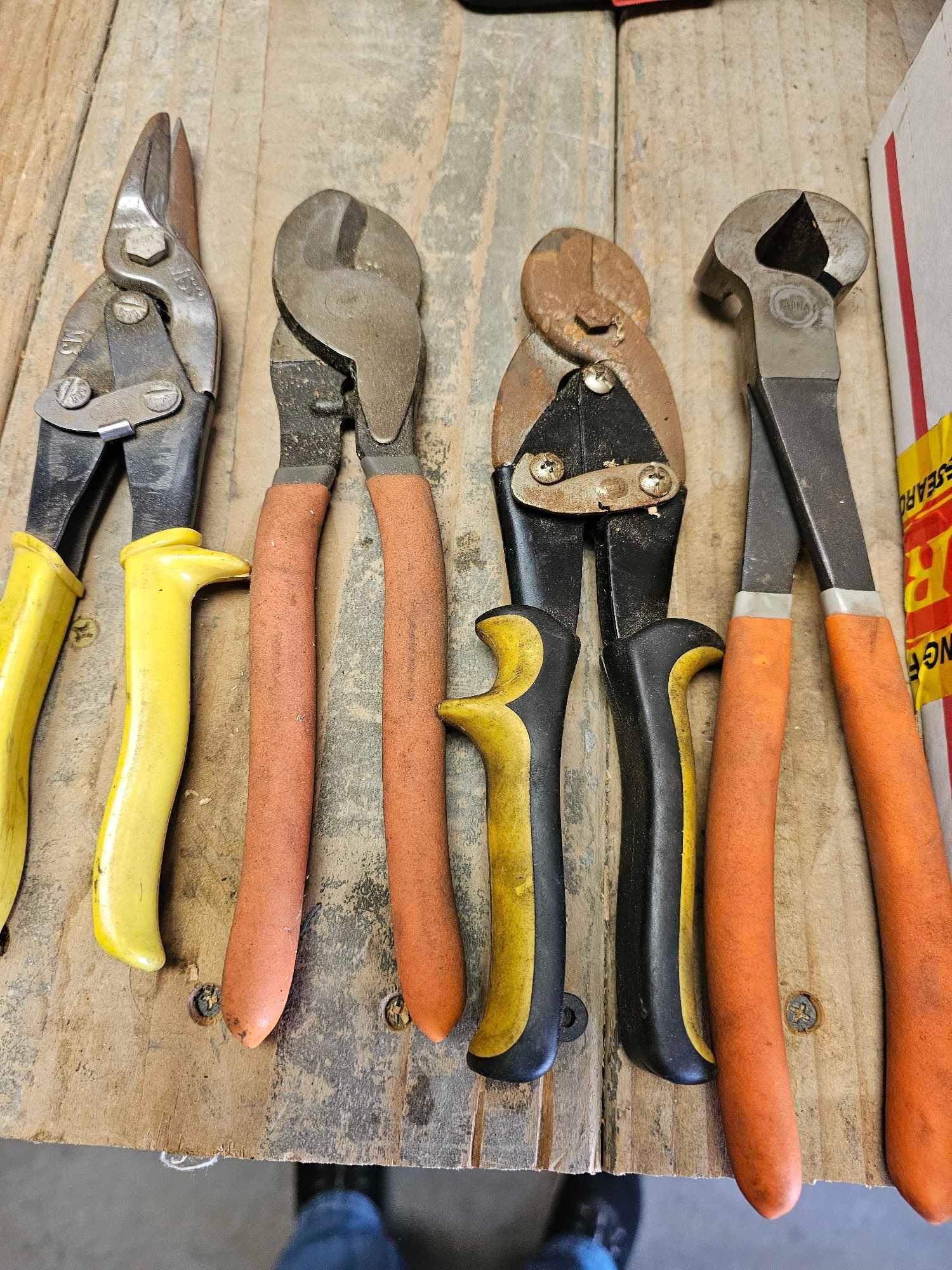 MIXED LOT OF HAND TOOL