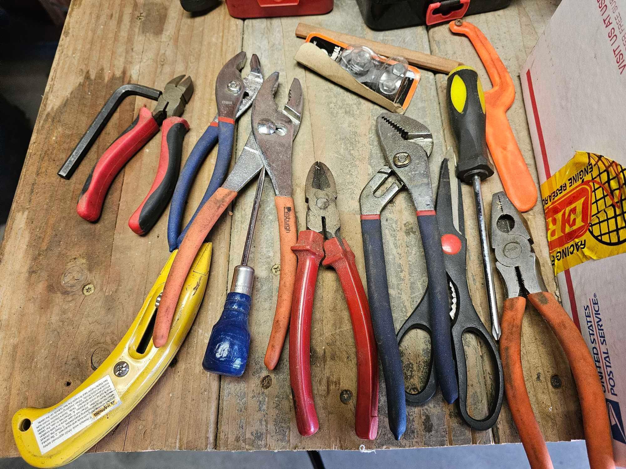 MIXED LOT OF HAND TOOL