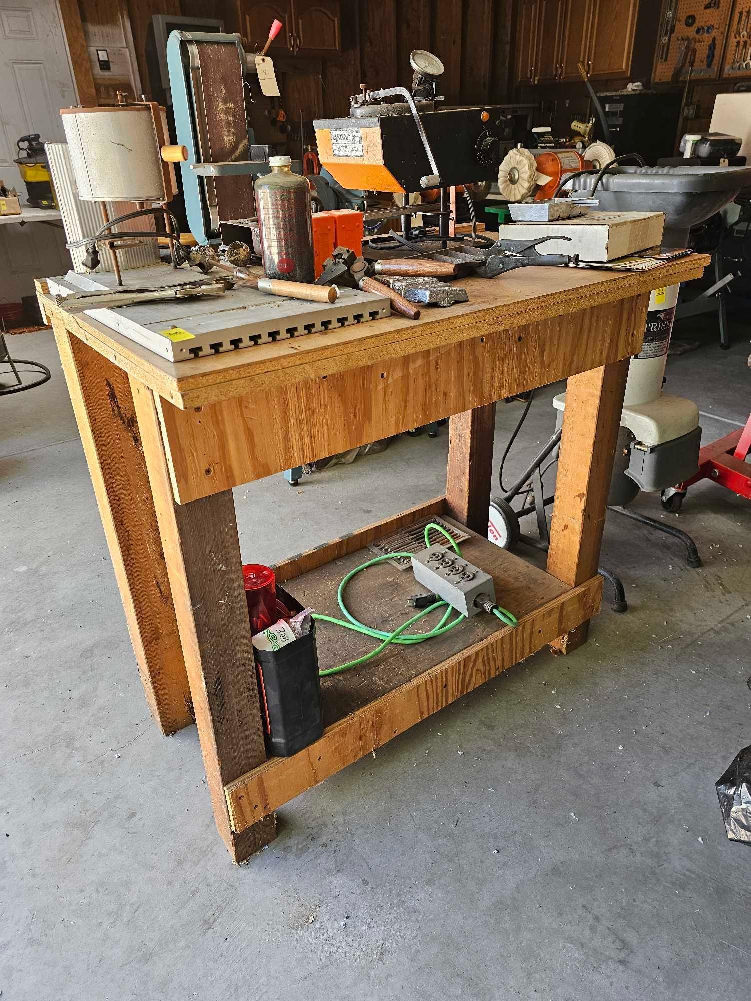 MELTING TABLE STATION WITH STOCK