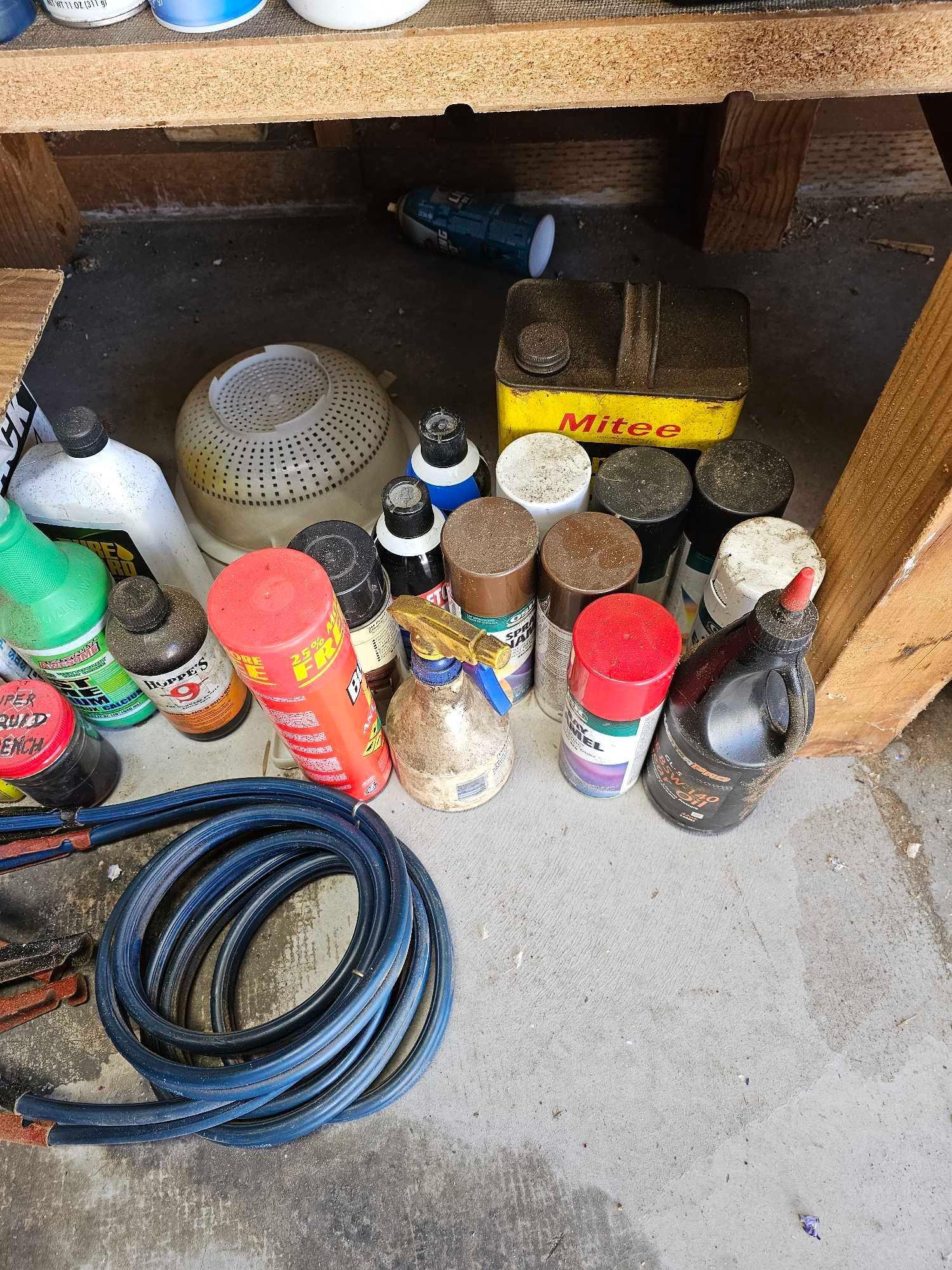 MIXED LOT OF HOUSEHOLD CHEMICALS
