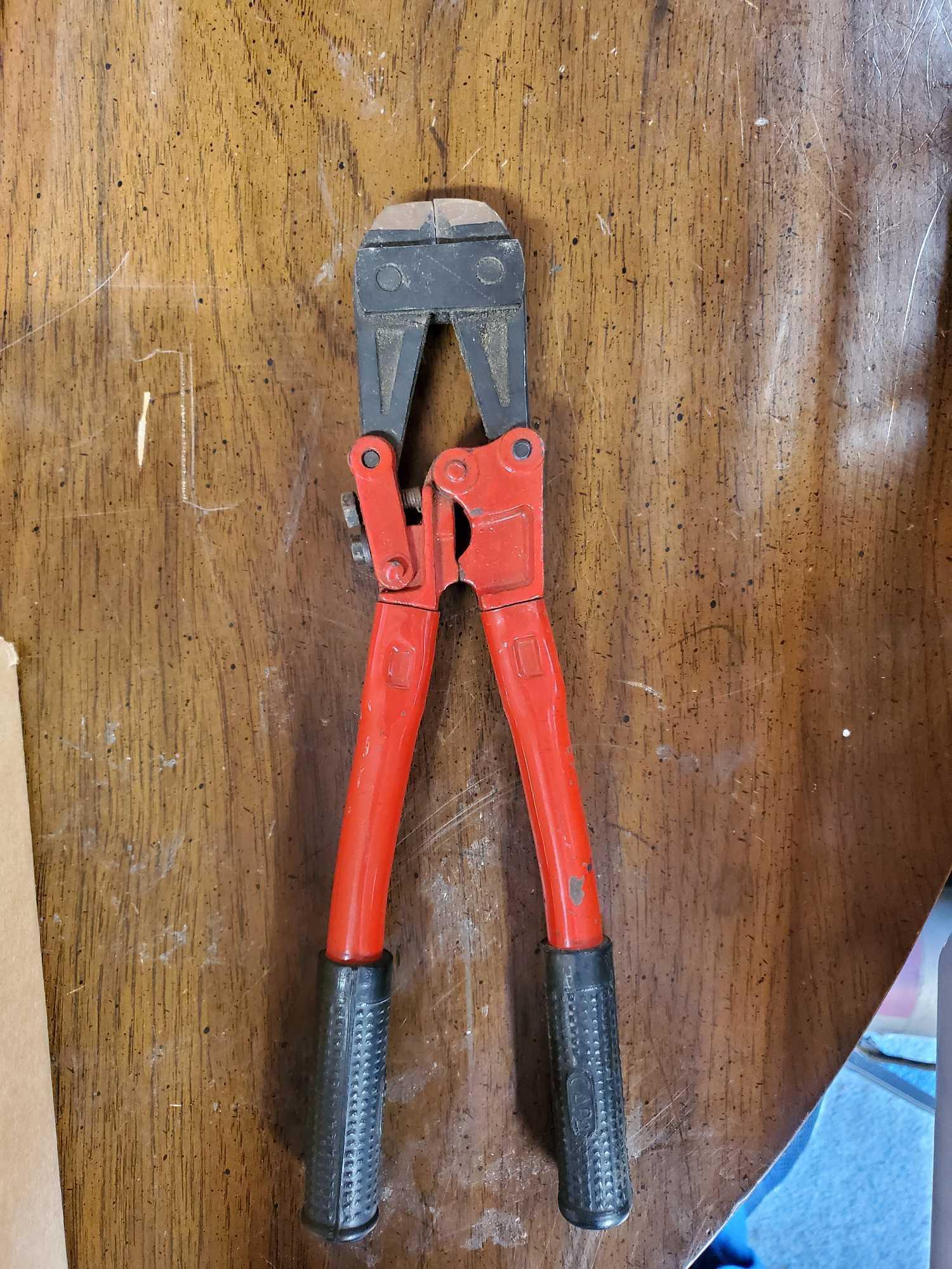 9 LOCKS-SMALL AND LARGE BOLT CUTTERS